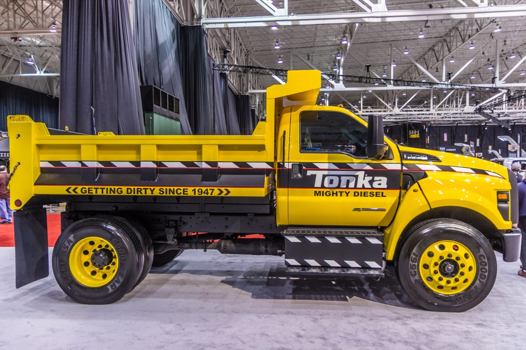 cleveland auto show, joe sterne, not so sterne photography, ix center, tonka