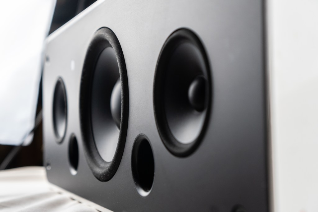 side view of ipod hifi speaker